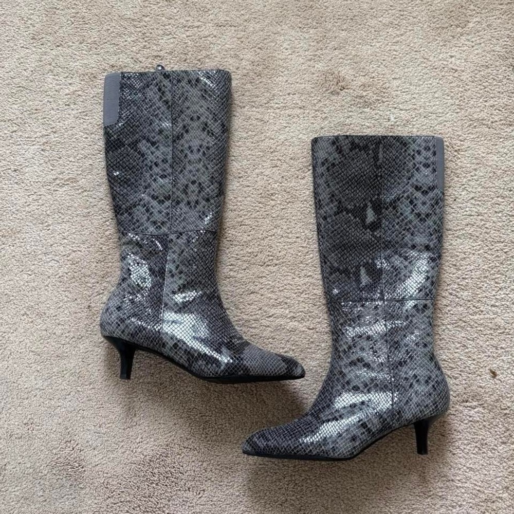 y2k 2000s reptile snakeskin leather kitten heel boots pointed toe chic